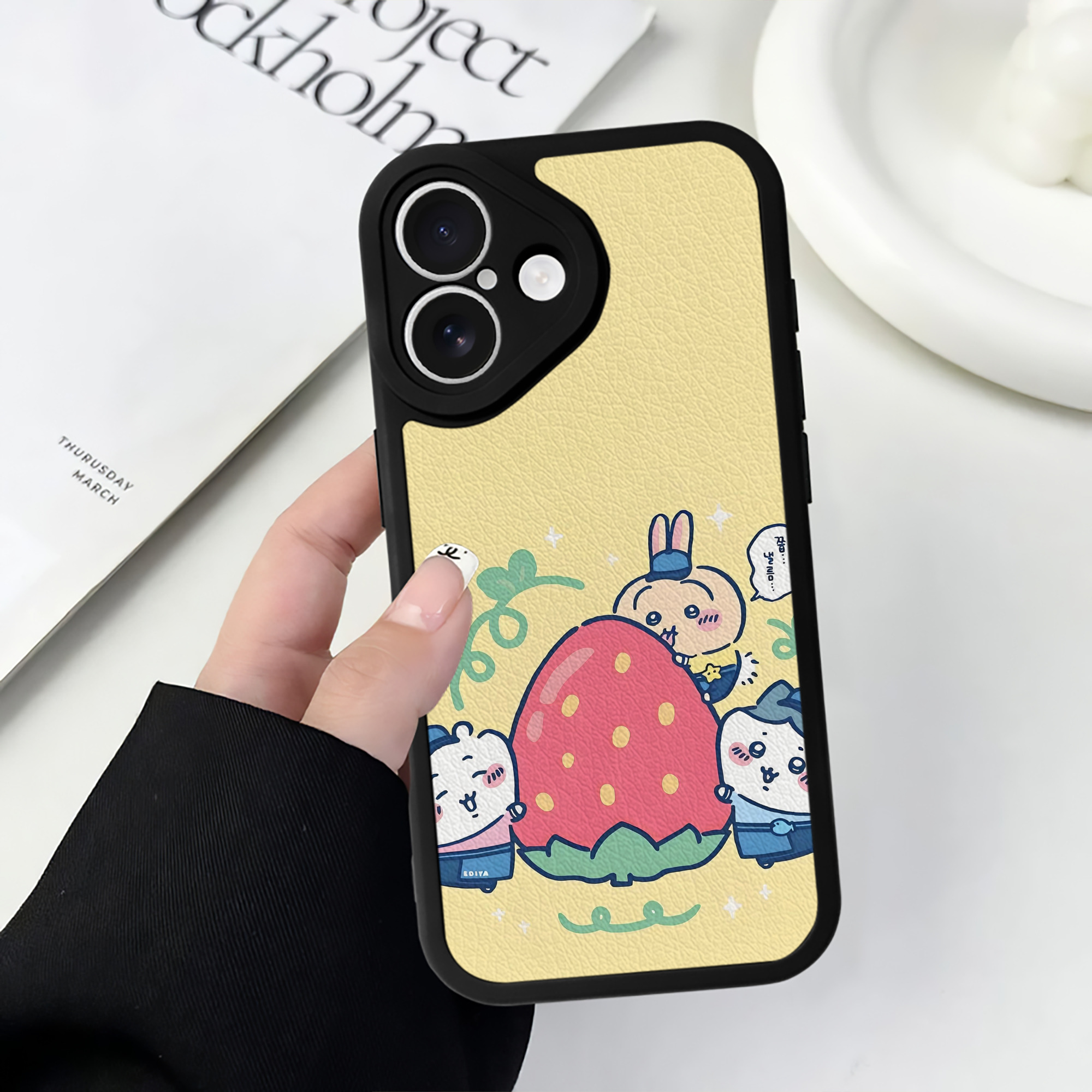 （画像用） ちいかわ Chii-kawa 【iPhone 16シリーズ対応】シリコンスマホケース（レザー調） 材質：シリコン